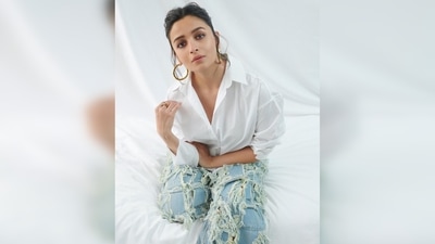 "just another day … lounging around and promoting darlings - hope you’re having a nice day .. bye," Alia Bhatt captioned her post (Instagram/@aliaabhatt) "just another day … lounging around and promoting darlings - hope you’re having a nice day .. bye," Alia Bhatt captioned her post (Instagram/@aliaabhatt)