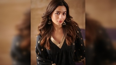 Alia Bhatt teamed her black anarkali with a pair of straight pants and matching dupatta. (Instagram/@aliaabhatt) Alia Bhatt teamed her black anarkali with a pair of straight pants and matching dupatta. (Instagram/@aliaabhatt)