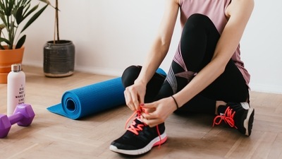 Home workout tips: Top 3 products you need, easy ways to nail 3-4 exercises (Karolina Grabowska) Home workout tips: Top 3 products you need, easy ways to nail 3-4 exercises (Karolina Grabowska)