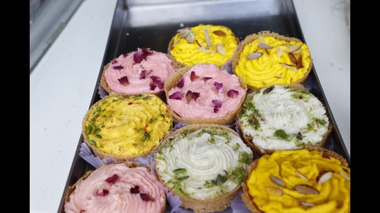Take your pick from malai ghewar, kesar ghewar, chocolate ghewar or rose ghewar at Kanwarji Sweets, Chandni Chowk. (Photo: Shantanu Bhattacharya/HT) Take your pick from malai ghewar, kesar ghewar, chocolate ghewar or rose ghewar at Kanwarji Sweets, Chandni Chowk. (Photo: Shantanu Bhattacharya/HT)