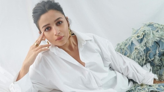 For her hairdo, Alia Bhatt went for the messy bun look with a few strands framing her face. She kept her makeup minimal to compliment her casual look.(Instagram/@aliaabhatt)