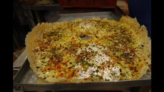Relish the Babbar ghewar at Shyam Sweets, Chawri Bazar. (Photo: Shantanu Bhattacharya/HT) Relish the Babbar ghewar at Shyam Sweets, Chawri Bazar. (Photo: Shantanu Bhattacharya/HT)
