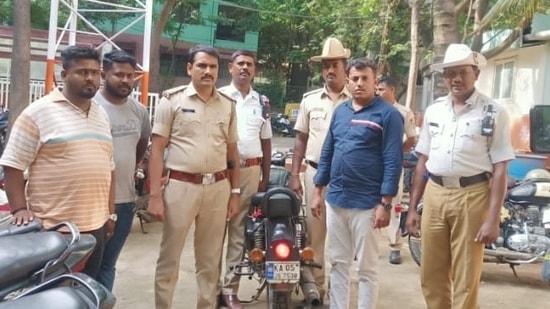 A man has been arrested in Bengaluru for changing the number plate of his two-wheeler to evade previous fines of traffic violations,(Twitter) A man has been arrested in Bengaluru for changing the number plate of his two-wheeler to evade previous fines of traffic violations,(Twitter)