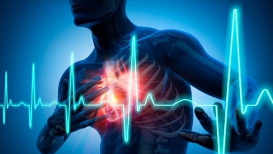 Cold water has harmful impacts on the cardiovascular health. Drinking it right after a heavy meal can lead to several cardiovascular issues.(Unsplash)