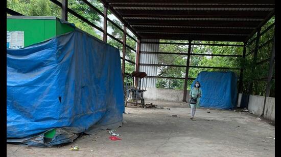 Two bulk waste generators have been lying at the Salunkhe Vihar electric crematorium grounds since 2016. (HT PHOTO)