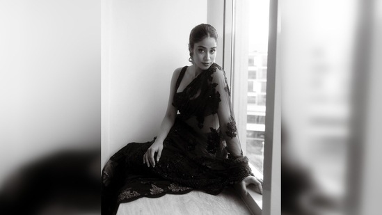 Janhvi Kapoor casts a spell on her fans as she locks her dreamy eyes to the camera striking a captivating pose for her fans.(Instagram/@janhvikapoor)
