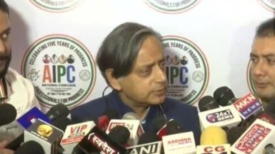 Shashi Tharoor said Adhir Chowdhury's 'rashtrapatni' comment is not an issue.