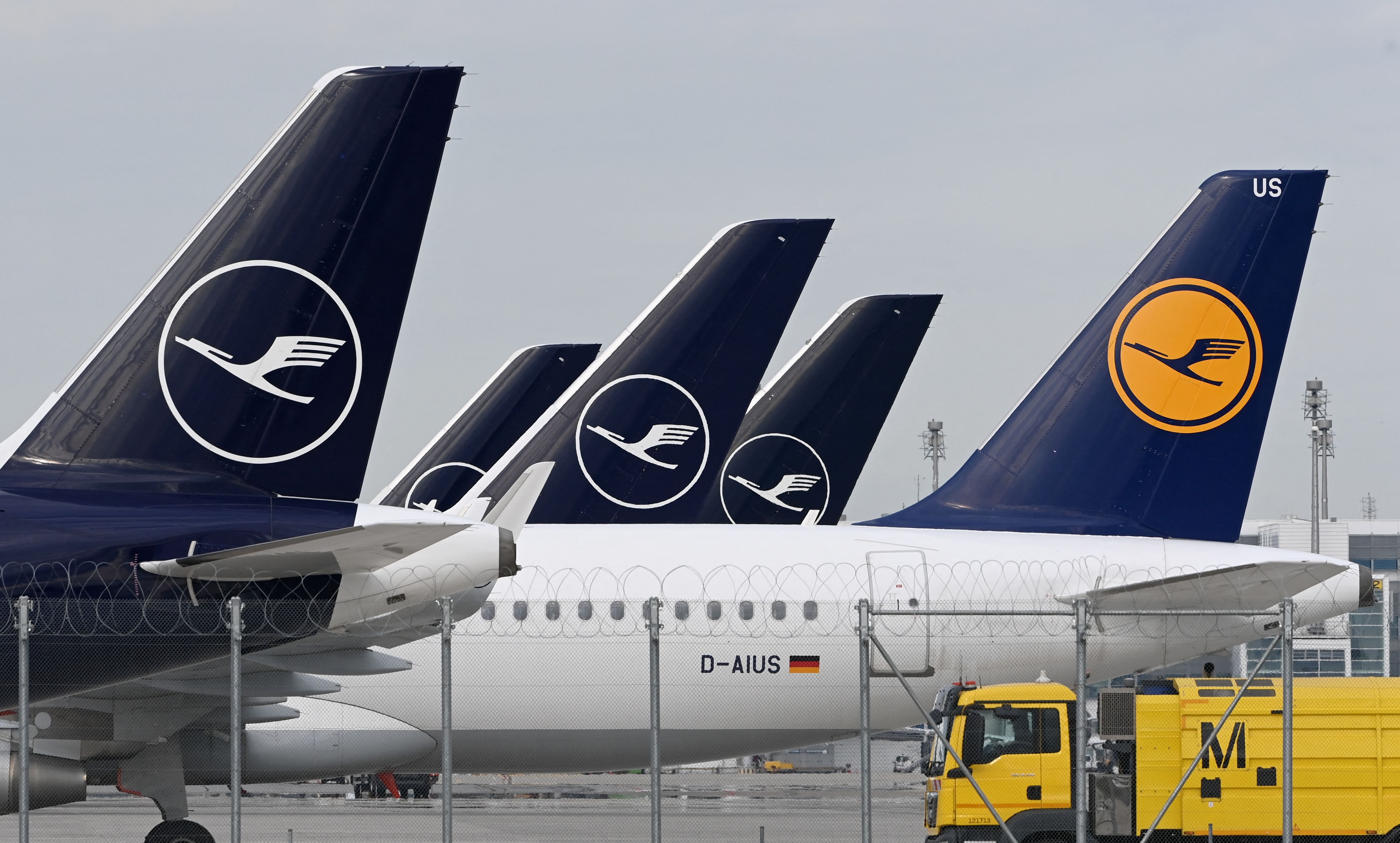 Lufthansa last week canceled around 1,000 flights at its Frankfurt and Munich hubs due to industrial action by ground staff. (AFP) Lufthansa last week canceled around 1,000 flights at its Frankfurt and Munich hubs due to industrial action by ground staff. (AFP)