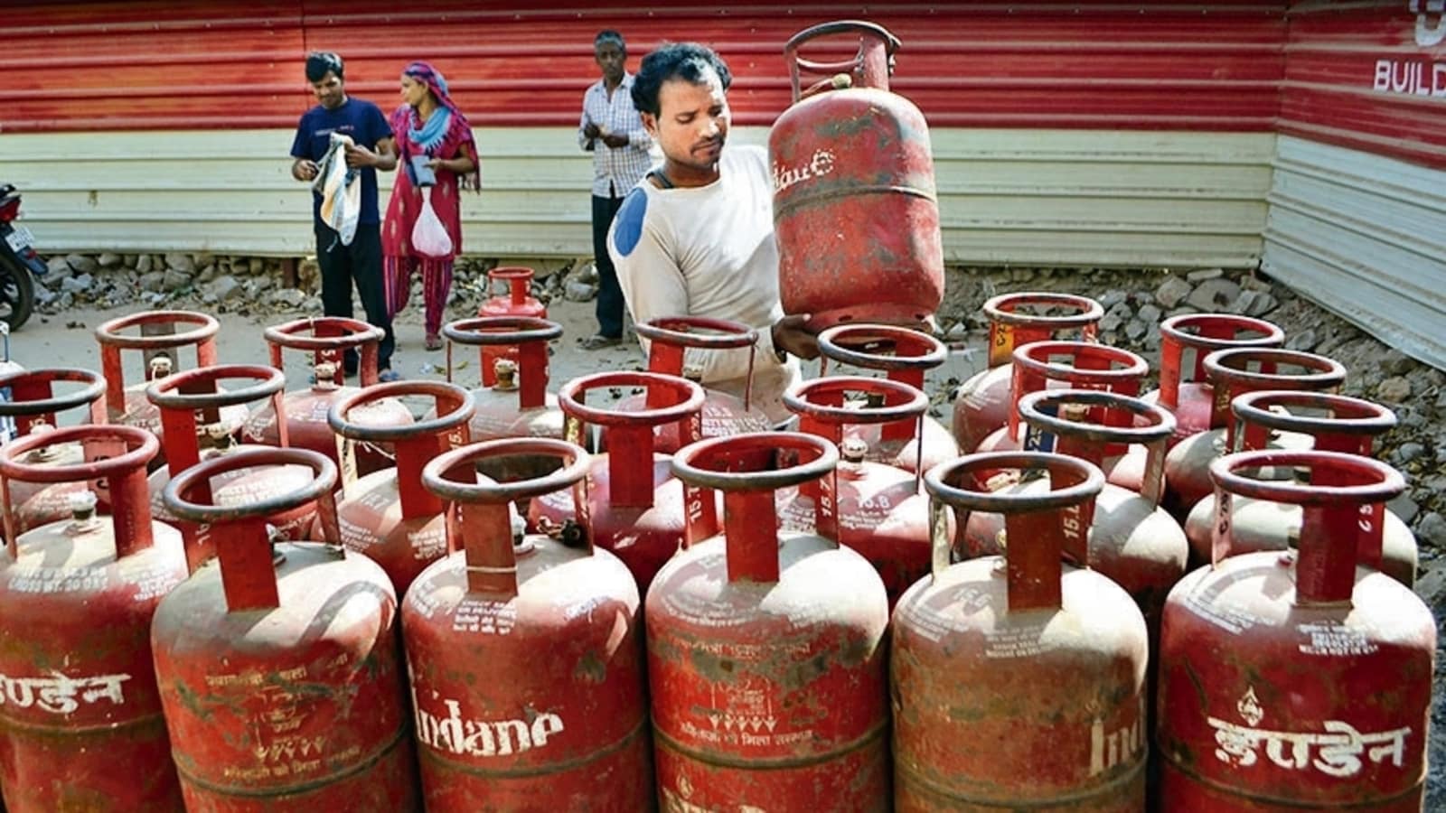 LPG price cut: 19-kg cylinder gets cheaper by ₹36. Check rates in your city  - Hindustan Times