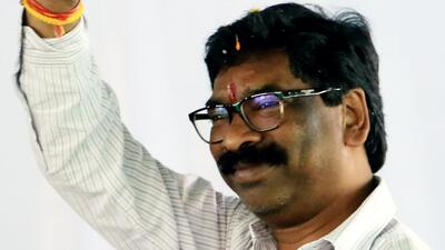 Lohardaga, July 27 (ANI): Jharkhand Chief Minister Hemant Soren at the distribution of cheques among people of five districts (Lohardaga, Gumla, Ranchi, Latehar and Palamu) during a program towards poor villagers for their development and self-employment at BS Stadium, in Lohardaga on Wednesday. (ANI Photo) (Sanjib Dutta)
