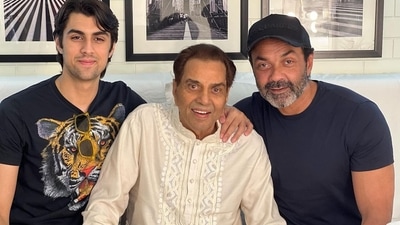 Dharmendra poses with Aryaman Deol and Bobby Deol. Dharmendra poses with Aryaman Deol and Bobby Deol.