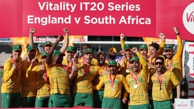 South Africa players celebrate T20I series win (Action Images via Reuters)