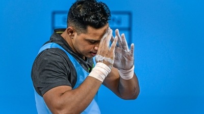 Commonwealth Games 2022: India's Ajay Singh reacts after an unsuccessful attempt during the men's 81kg category weightlifting event. (PTI) Commonwealth Games 2022: India's Ajay Singh reacts after an unsuccessful attempt during the men's 81kg category weightlifting event. (PTI)