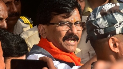 Shiv Sena leader Sanjay Raut interacts with media after arriving to ED office in Mumbai, India, on Sunday, July 31, 2022. (Photo by Anshuman Poyrekar/ Hindustan Times) (Hindustan Times)