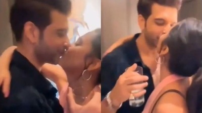 Tejasswi Prakash and Karan Kundrra shared kisses. Tejasswi Prakash and Karan Kundrra shared kisses.