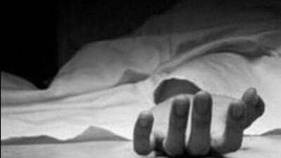 Two persons among the six who went on a picnic to Barrage Dam on the banks of Ulhas River in Badlapur (W) were dead after drowning on Sunday. They lost balance due to the water current and drowned. (HT FILE PHOTO) Two persons among the six who went on a picnic to Barrage Dam on the banks of Ulhas River in Badlapur (W) were dead after drowning on Sunday. They lost balance due to the water current and drowned. (HT FILE PHOTO)