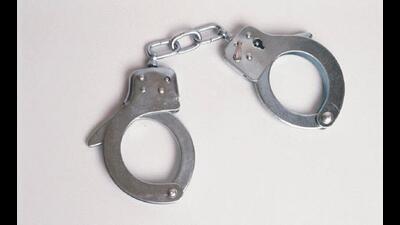The Mahatma Phule police in Kalyan arrested two men for attacking a 32-year-old woman who refused to give them  ₹200 on demand. (HT FILE PHOTO)