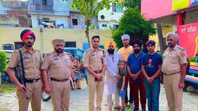 Ludhiana police handing over the missing girl to her parents. (HT PHOTO)