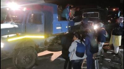 All the stranded persons were rescued by around 1: 30am. (Sourced)