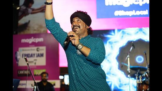 दूसरे सप्ताह में कुटले खां प्रोजेक्ट के राजस्थानी लोक संगीत पर भीड़ उमड़ पड़ी।