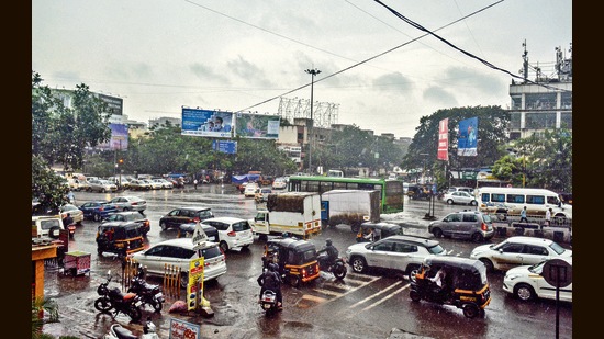Traffic at Kharadi bypass. (HT FILE PHOTO)