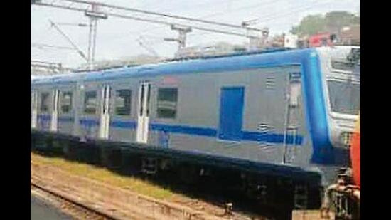 WR replaces faulty sensors of AC local train doors