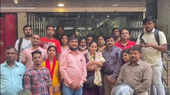 The police official then visited the nursing home in Sion Koliwada and when the accused handed over the baby to the policemen in plain clothes, we nabbed Shabana and Fernandez (HT Photo)