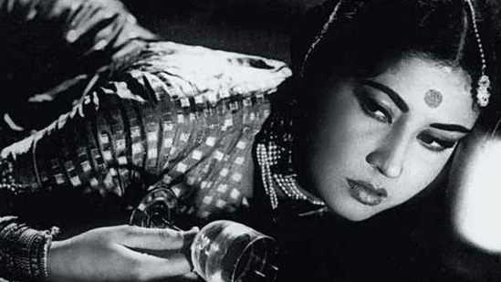 Meena Kumari's 1962 film Saheb Biwi Aur Ghulam also played a contribution in establishing the actor as the tragedy queen of cinema. Directed by Abrar Alvi, the film featured Meena Kumari as the wife of a zamindar (Guru Dutt), who takes to alcohol in her efforts to keep him away from courtesans. 