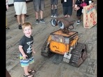 The image, taken from the Instagram video, shows a kid meeting the Pixar robot Wall E for the first time at Comic-Con 2022.(Instagram/@cocoa1sparkle) The image, taken from the Instagram video, shows a kid meeting the Pixar robot Wall E for the first time at Comic-Con 2022.(Instagram/@cocoa1sparkle)