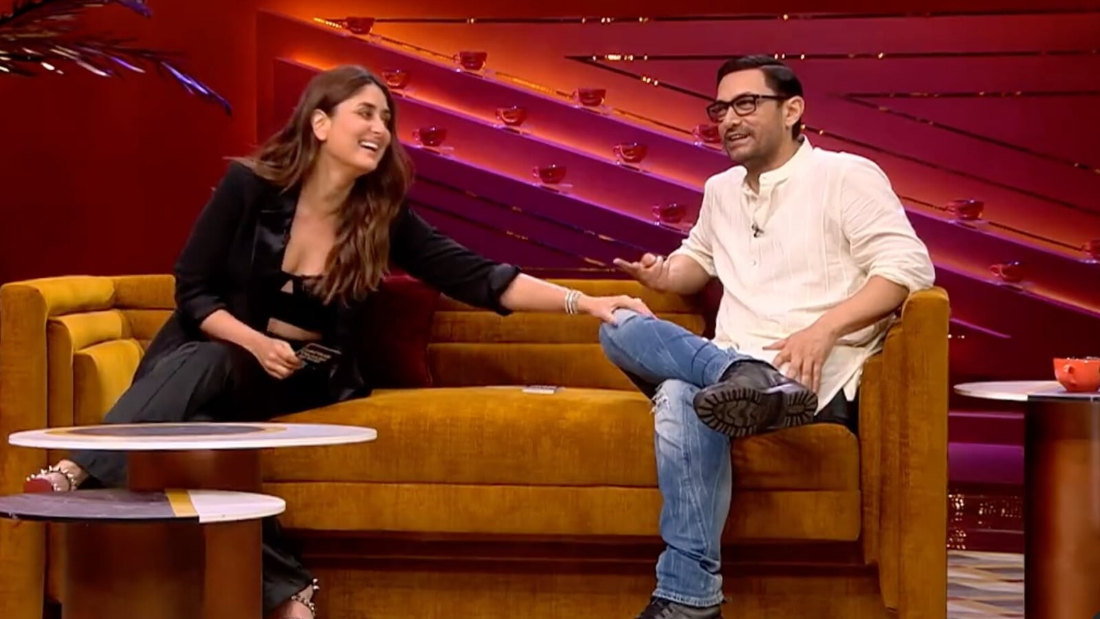 Koffee With Karan Season 7 Episode 5 Aamir Khan, Kareena Kapoor roast Karan Johar for talking about stars sex lives Web Series photo