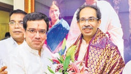 Kedar Dighe (left) with Uddhav Thackeray Twitter