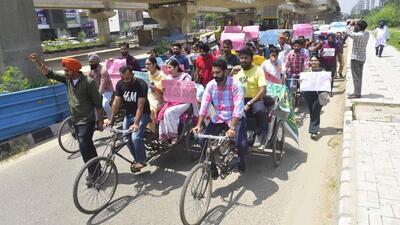 PAU students pulling rickshaws to protest against the state government in Ludhiana. (HT PHOTO)