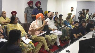 Local bodies minister Inderbir Singh Nijjar and other officials at the integrated command and control centre at the MC Zone-D office in Ludhiana on Tuesday. (Gurpreet Singh.HT)