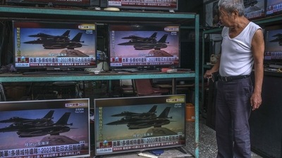 Televisions broadcast news reports on US Air Force in Taipei, Taiwan, on Tuesday. (Bloomberg) Televisions broadcast news reports on US Air Force in Taipei, Taiwan, on Tuesday. (Bloomberg)