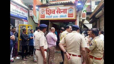 Police officials at the Shiv Sena office in Dombivli where a ruckus erupted between supporters of CM Eknath Shinde and former CM Uddhav Thackeray on Tuesday. (HT PHOTO)