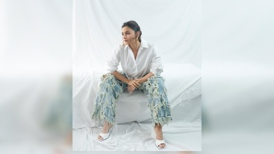 Alia Bhatt teamed her look with a pair of white square-toe pyramid heels and golden hoop earrings. (Instagram/@aliaabhatt) Alia Bhatt teamed her look with a pair of white square-toe pyramid heels and golden hoop earrings. (Instagram/@aliaabhatt)