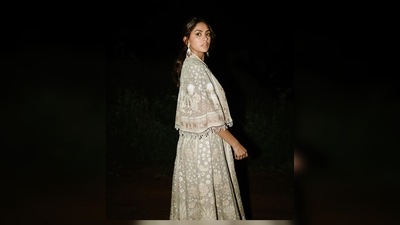 Mrunal Thakur picked this luxurious silhouette from the collection of ace Indian designer Tarun Tahiliani and her look was put together by Archa Mehta. (Instagram/@mrunalthalur) Mrunal Thakur picked this luxurious silhouette from the collection of ace Indian designer Tarun Tahiliani and her look was put together by Archa Mehta. (Instagram/@mrunalthalur)