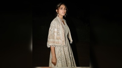 Mrunal Thakur turned her boss-lady mode on, made the streets her ramp and aced the photoshoot like a true queen. (Instagram/@mrunalthalur) Mrunal Thakur turned her boss-lady mode on, made the streets her ramp and aced the photoshoot like a true queen. (Instagram/@mrunalthalur)