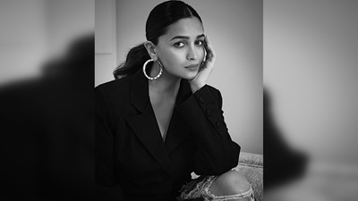 Alia Bhatt shared a set of photos from her latest photoshoot and requested her fans to listen to the first song from her upcoming film Darling. She wrote, "dil humaraaaa .. la ilaaj hain ♥️🎶 (our first song is out now do watch and love my darlings)." (Instagram/@aliaabhatt) Alia Bhatt shared a set of photos from her latest photoshoot and requested her fans to listen to the first song from her upcoming film Darling. She wrote, "dil humaraaaa .. la ilaaj hain ♥️🎶 (our first song is out now do watch and love my darlings)." (Instagram/@aliaabhatt)