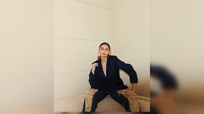 Alia Bhatt added the right hoop earrings, perfectly blending with her outfit for her chic yet casual look. (Instagram/@aliaabhatt) Alia Bhatt added the right hoop earrings, perfectly blending with her outfit for her chic yet casual look. (Instagram/@aliaabhatt)