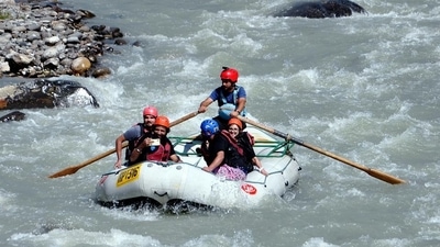 1. Rishikesh is the ideal destination for you and your female squad if you are fearless and adventurous. It serves as a hub for a variety of exciting activities, including cliff leaping, rock climbing, ziplining, and bungee jumping. Additionally, it is one of the best places in India for river rafting and has the country's highest bungee jumping location. It's also the ideal location if you want to detox from your hectic life because it's India's yoga capital. The peaceful evenings by the river, the leisurely walks across Ram and Laxman Jhulas, and a stop at the Beatles Cafe makes it the perfect holiday spot. 1. Rishikesh is the ideal destination for you and your female squad if you are fearless and adventurous. It serves as a hub for a variety of exciting activities, including cliff leaping, rock climbing, ziplining, and bungee jumping. Additionally, it is one of the best places in India for river rafting and has the country's highest bungee jumping location. It's also the ideal location if you want to detox from your hectic life because it's India's yoga capital. The peaceful evenings by the river, the leisurely walks across Ram and Laxman Jhulas, and a stop at the Beatles Cafe makes it the perfect holiday spot.
