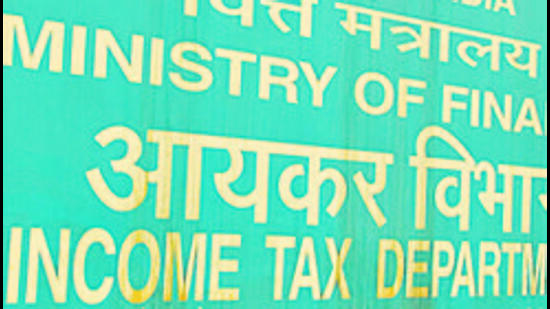 In a massive crackdown, the income tax department on Tuesday carried out raids at multiple locations believed to be linked to well-known financier and Tamil film producer Anbu Chezhiyan. (HT)