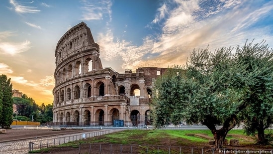 The Roman Empire declined over the course of several centuries (Paolo Gallo/Zoonar/picture alliance ) The Roman Empire declined over the course of several centuries (Paolo Gallo/Zoonar/picture alliance )