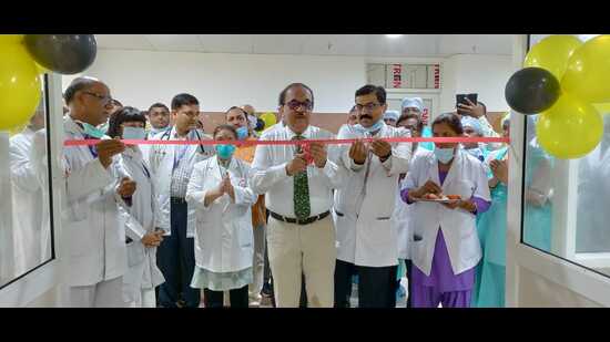 Prof RK Dhiman, director, SGPGIMS inaugurating the SGPGIMS Renal Transplant Centre (HT Photo)