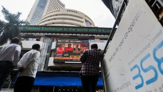 Sensex extends winning run to 5th straight session closes 21