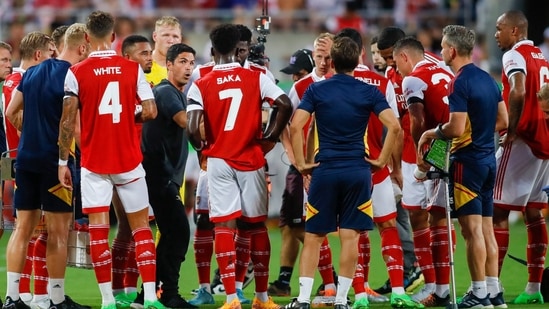 Arsenal head coach Mikel Arteta talks to his players during a cooling break in the first half against Chelsea at Camping World Stadium.(USA TODAY Sports)