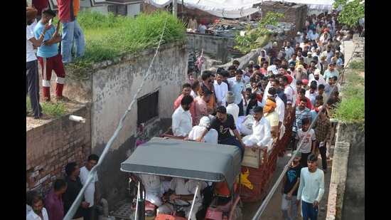 Bodies of the seven victims being taken for cremation at Banur after they were brought from Una, Himachal Pradesh, on Tuesday. (Sant Arora/HT)