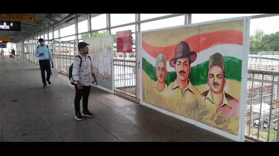 A passenger admiring some of the scenes that have already come up on the FOB at Prayagraj junction. (HT)