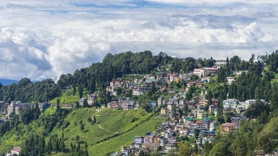 3. Consider Darjeeling if you want to spend your vacation immersed in nature. It's a fantastic option because of the lovely toy train rides, visits to tea plantations, breathtaking views of the Himalayas in West Bengal, Buddhist Monasteries, and Antique Churches. Additionally, it has a nice climate, welcoming you with its lush greenery, chilly temperatures, and a layer of fog. It's one of the safest places for a girls' holiday, and Darjeeling's magnificence will definitely leave you speechless and give you memories for a lifetime.