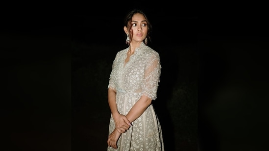 Mrunal Thakur teamed her royal attire with a pair of long earrings. For makeup, she opted for the subtle glam look.(Instagram/@mrunalthakur)